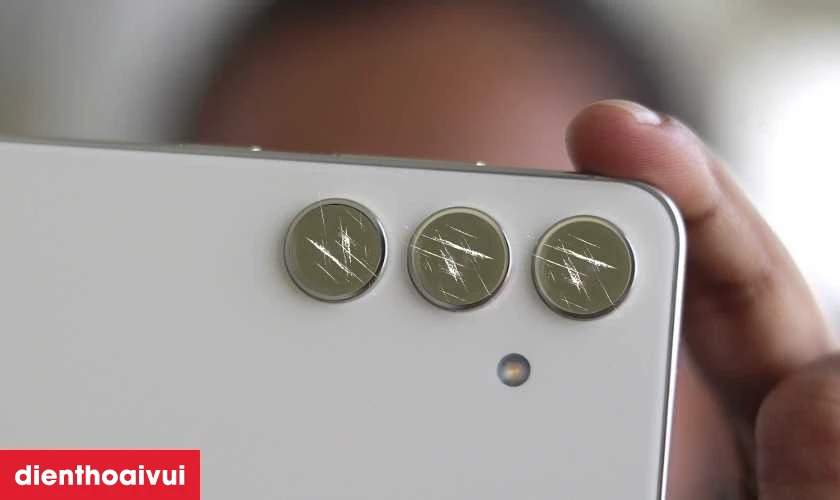 Dấu hiệu n&agrave;o bạn cần thay camera sau Samsung Galaxy S25 ch&iacute;nh h&atilde;ng GENA?