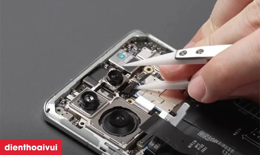 Cần lưu ý gì trước khi thay camera sau Xiaomi 13 Pro