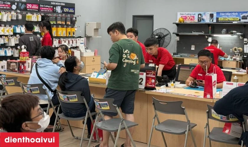 Cửa h&agrave;ng Điện Thoại Vui thay camera trước GENA iPhone 15 Plus ch&iacute;nh h&atilde;ng