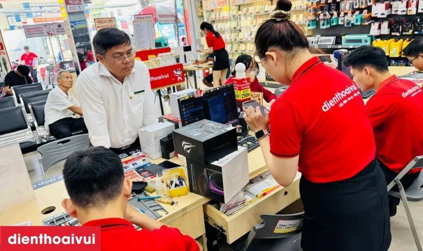 Cửa hàng Điện Thoại Vui thay camera trước iPhone 15 Pro chính hãng GENA uy tín