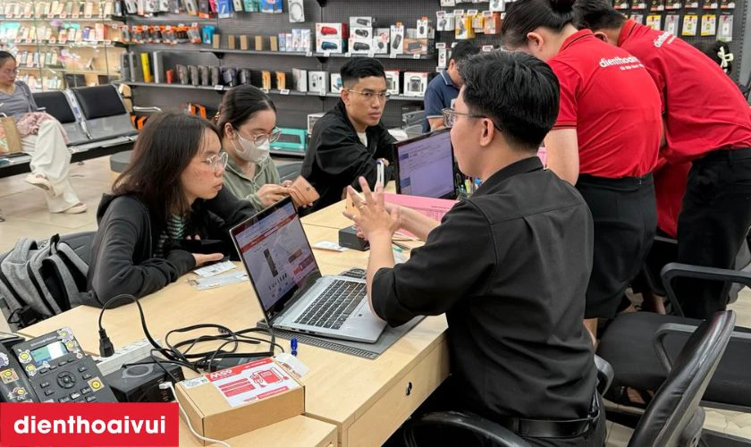 Điện Thoại Vui - Cửa hàng thay camera trước iPhone 15 Pro giữ Face ID uy tín, lấy liền