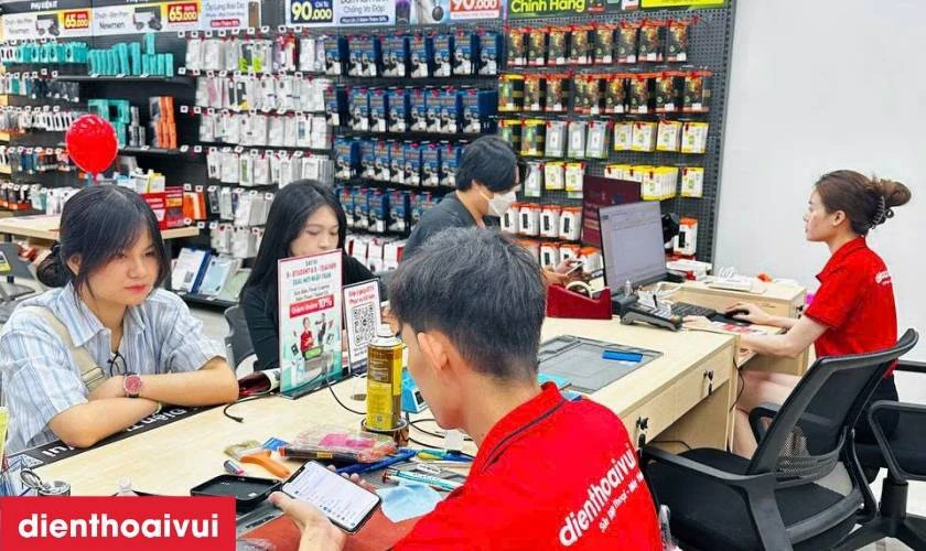 Đội ngũ kỹ thuật viên tay nghề giỏi, nhiều kinh nghiệm xử lý các lỗi phức tạp