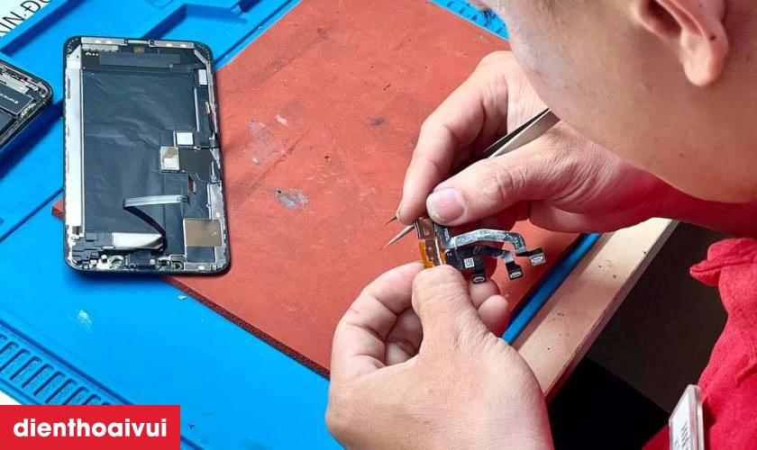 Quy trình thay camera trước iPhone 16 Pro Max chuyên nghiệp lấy liền tại Điện Thoại Vui 