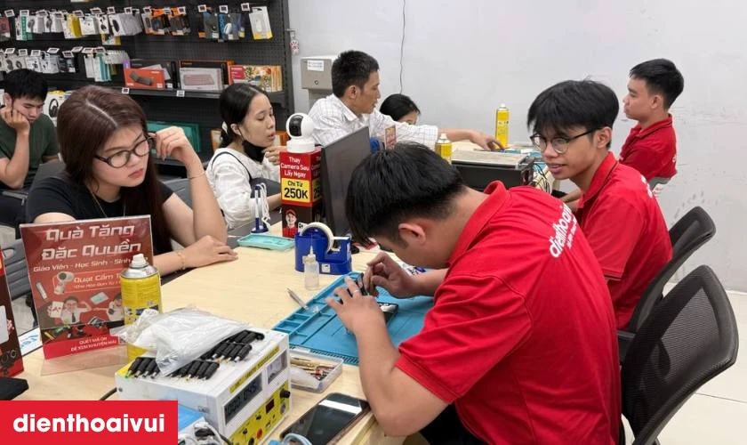 Địa chỉ thay camera trước iPhone XR chính hãng GENA uy tín