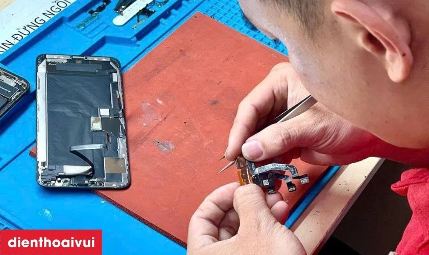 Quy tr&igrave;nh thay camera trước Oppo A15s lấy liền tại Điện Thoại Vui