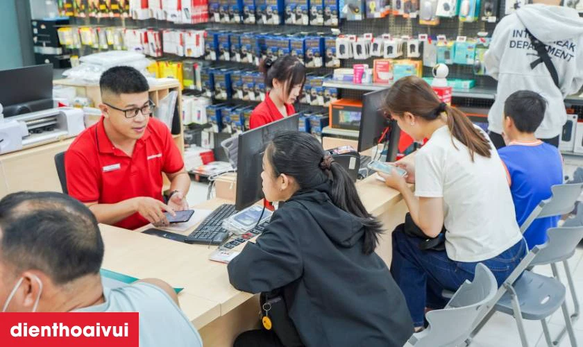 Quy tr&igrave;nh thay camera trước OPPO Reno 13F lấy liền tại Điện Thoại Vui