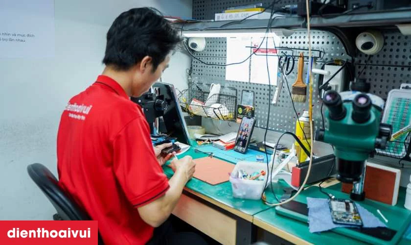 Quy tr&igrave;nh thay camera trước Oppo Reno 4 Pro lấy liền uy t&iacute;n tại Điện Thoại Vui