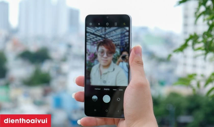 Khi n&agrave;o bạn cần thay camera trước Samsung Galaxy A05?