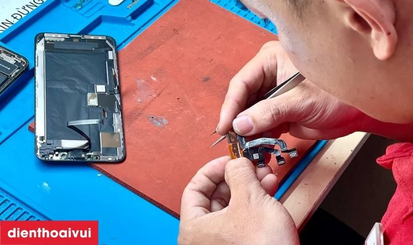 Kỹ thuật vi&ecirc;n kiểm tra kỹ m&aacute;y sau đ&oacute; đưa ra phương &aacute;n sửa chữa ph&ugrave; hợp