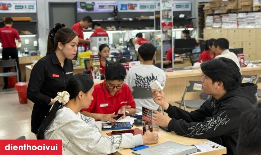 M&aacute;y được vệ sinh sạch sẽ v&agrave; b&agrave;n giao lại cho kh&aacute;ch kiểm tra lại