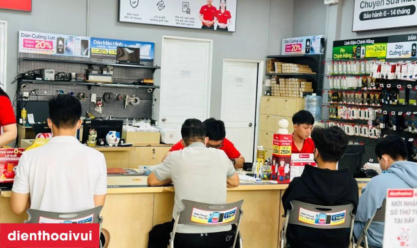 Quy tr&igrave;nh thay camera trước Galaxy A05S lấy liền, chuy&ecirc;n nghiệp tại Điện Thoại Vui