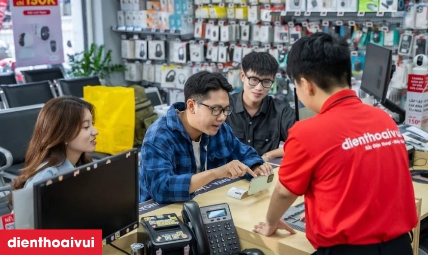 Quy tr&igrave;nh thay camera trước Samsung Galaxy A17 lấy liền tại Điện Thoại Vui