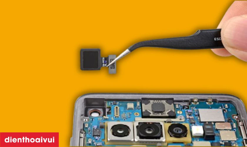 Quy trình thay camera trước Samsung Galaxy A20 chuyên nghiệp tại Điện Thoại Vui