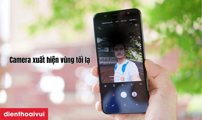 Trường hợp n&agrave;o cần thay camera trước Samsung Galaxy J8 2018?