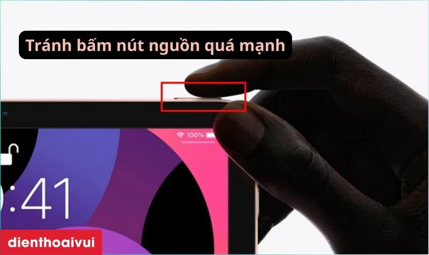 Tr&aacute;nh nhấn lực qu&aacute; mạnh l&ecirc;n n&uacute;t nguồn