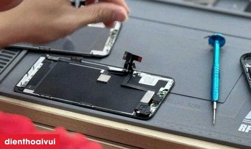 Quy tr&igrave;nh thay c&aacute;p nguồn / c&aacute;p volume Galaxy S26 Ultra lấy liền tại Điện Thoại Vui