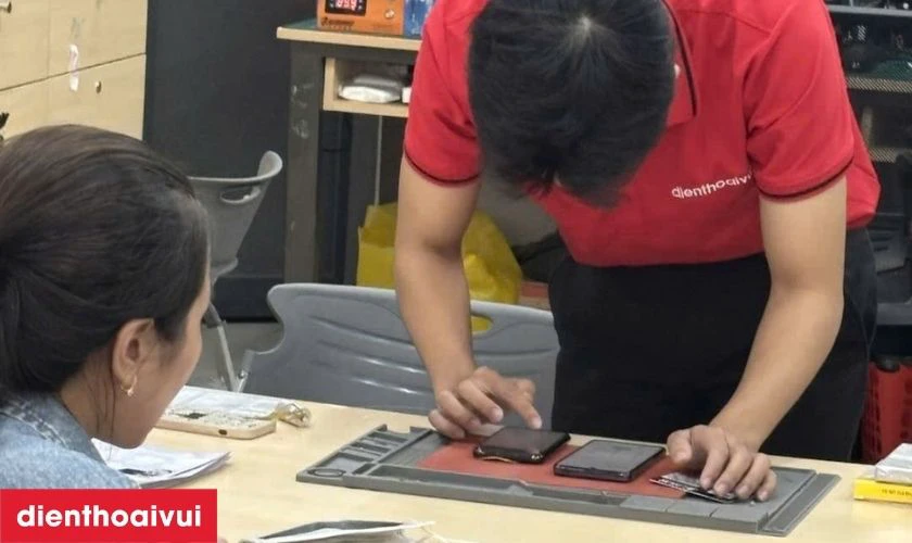 Quy tr&igrave;nh thay c&aacute;p nguồn / c&aacute;p volume Xiaomi Mi Note 10 Lite minh bạch tại Điện Thoại Vui