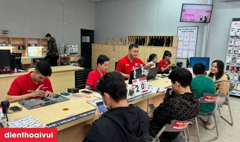 Kh&aacute;ch c&oacute; thể theo d&otilde;i trực tiếp, hạn chế rủi ro tr&aacute;o đổi linh kiện