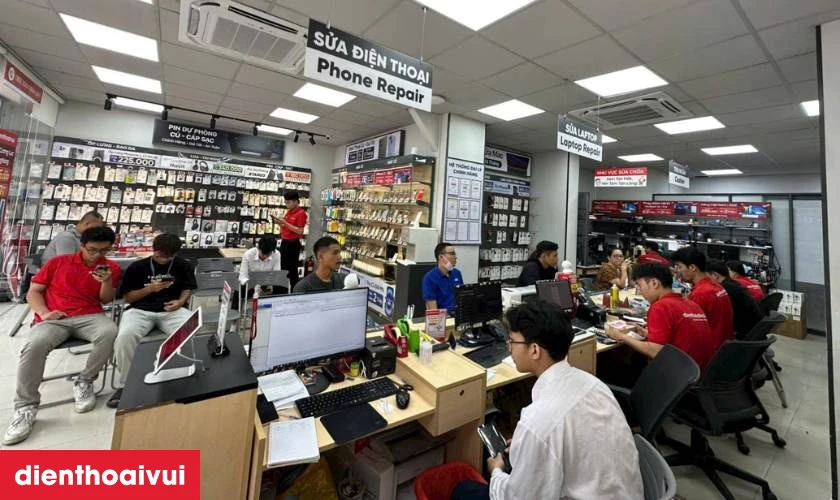 Quy trình thay cáp nguồn iPhone 11 chính hãng GENA tại Điện Thoại Vui