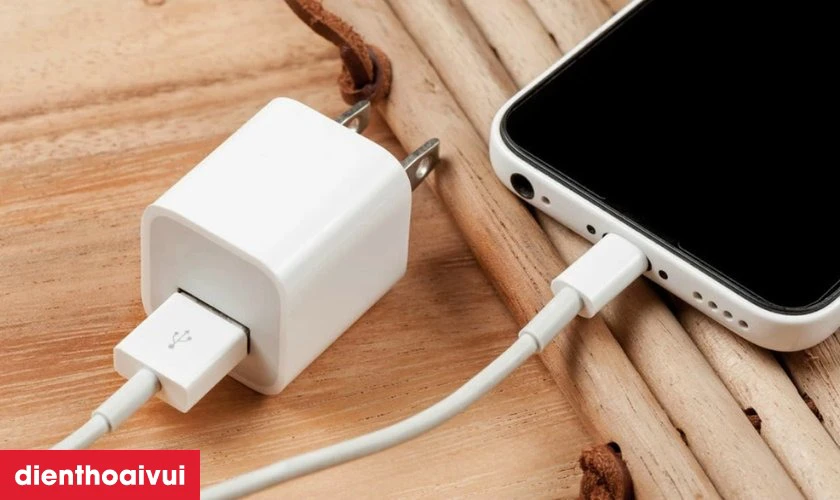 Nguyên nhân cáp nguồn iPhone 14 Plus bị hỏng