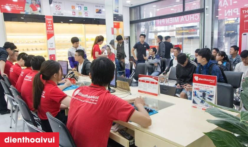 Quy tr&igrave;nh thay c&aacute;p nguồn iPhone 16 Pro Max ch&iacute;nh h&atilde;ng GENA tại Điện Thoại Vui