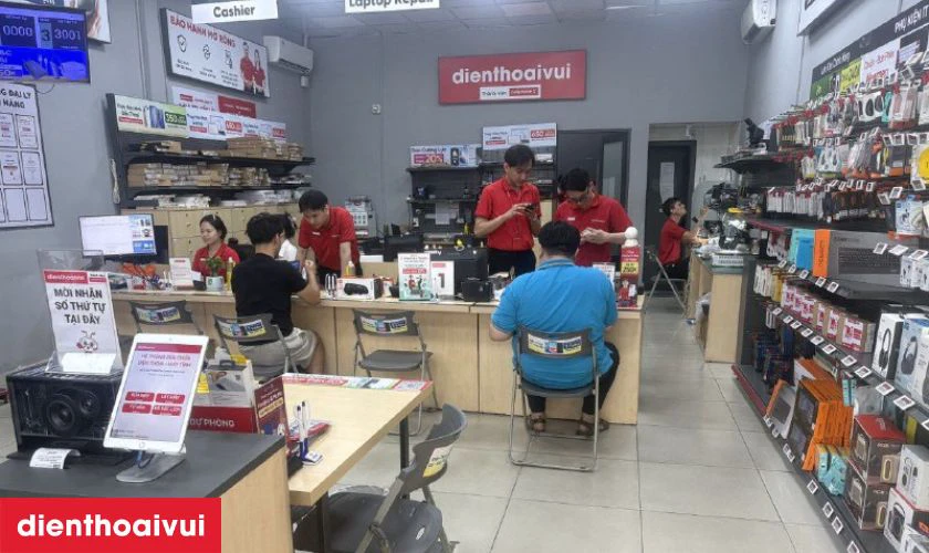 Quy tr&igrave;nh thay c&aacute;p nguồn iPhone 5S tại Điện Thoại Vui