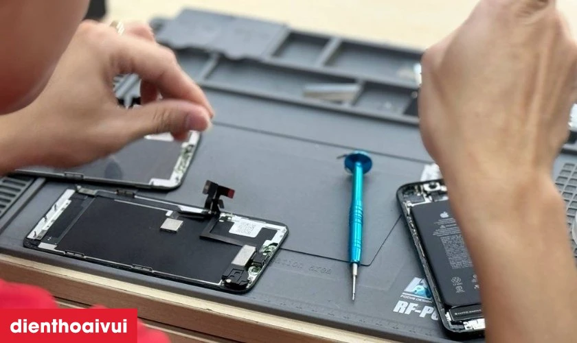 Quy trình thay cáp nguồn iPhone 6 Plus chính hãng GENA tại Điện Thoại Vui