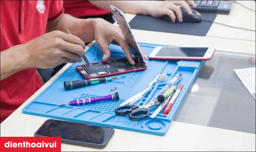 Quy tr&igrave;nh thay c&aacute;p nguồn iPhone 6s Plus ch&iacute;nh h&atilde;ng GENA tại Điện Thoại Vui