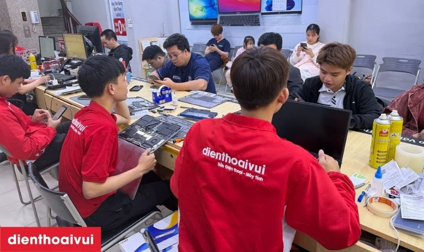 Địa chỉ thay c&aacute;p nguồn Galaxy A15 uy t&iacute;n tại Điện Thoại Vui