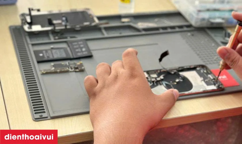 Quy tr&igrave;nh thay c&aacute;p nguồn Samsung Galaxy A20 lấy liền tại Điện Thoại Vui