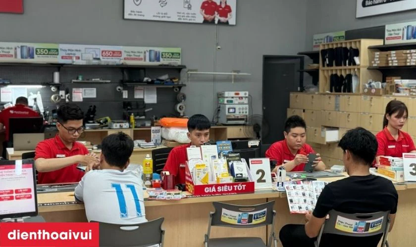 Quy trình minh bạch, khách có thể theo dõi trực tiếp quá trình sửa chữa