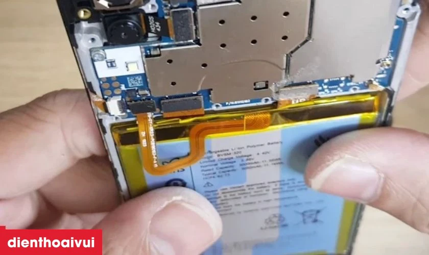 Khi n&agrave;o bạn cần thay c&aacute;p nguồn / c&aacute;p volume Vsmart Joy 3?