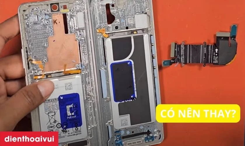 Có nên thay cáp nối main Samsung Galaxy Z FOLD 4 không?