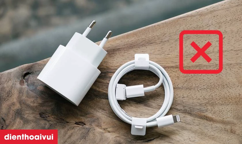 Nguyên nhân chân sạc điện thoại iPhone 13 Mini bị hư hỏng