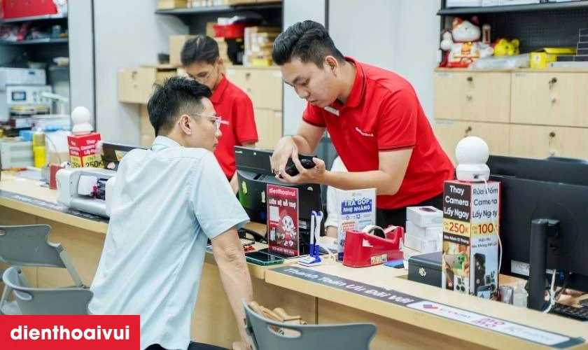 Địa chỉ thay cáp sạc không dây NFC iPhone 13 Pro uy tín tại TPHCM & Hà Nội