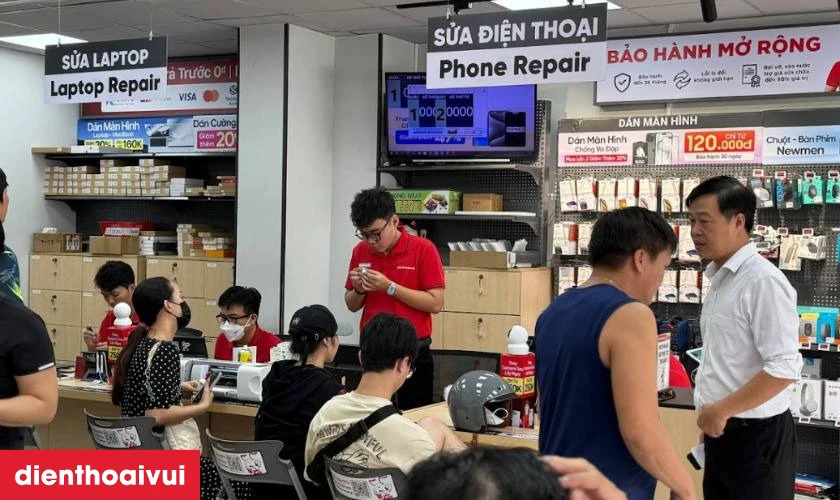 Quy trình thay cáp sạc không dây NFC iPhone 15 tại Điện Thoại Vui