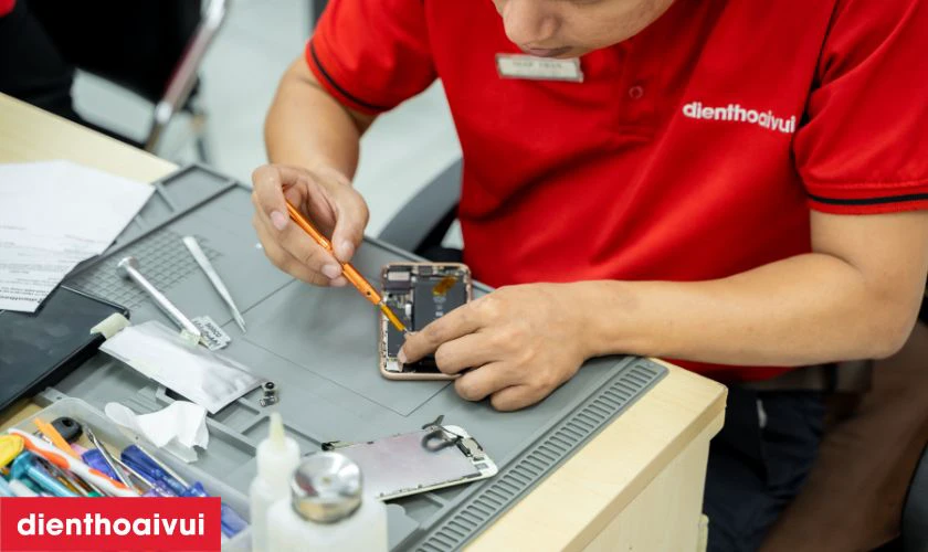 Quá trình sửa chữa được thực hiện trực tiếp minh bạch