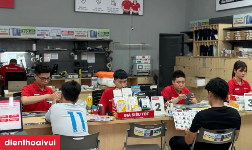 Trang bị đầy đủ m&aacute;y m&oacute;c, dụng cụ chuy&ecirc;n dụng khi th&aacute;o lắp