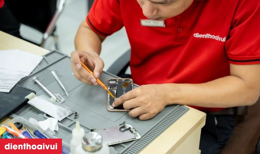 Quy trình thay cáp volume iPhone 12 Pro chính hãng GENA tại Điện Thoại Vui