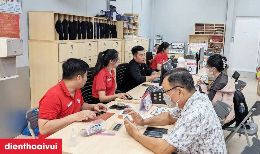 Quy trình thay cáp volume iPhone 13 chính hãng GENA tại Điện Thoại Vui