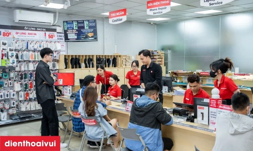 Thời gian thay nhanh chóng, khách có thể nhận máy ngay trong ngày