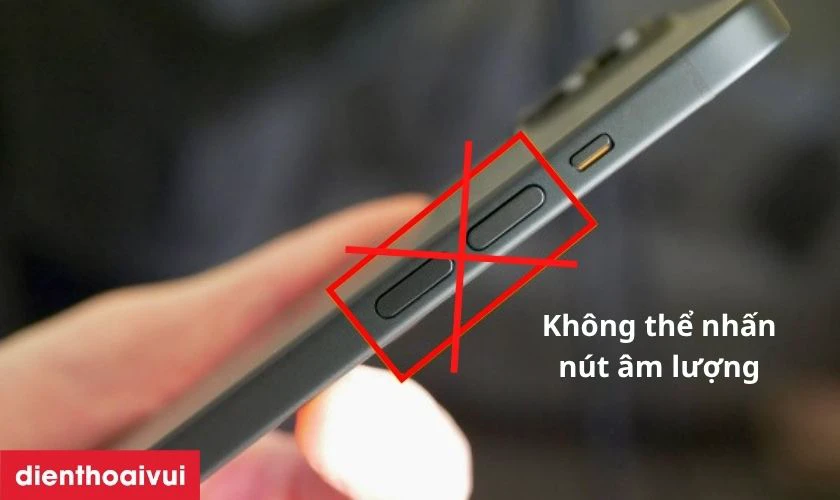 Dấu hiệu nhận biết c&aacute;p volume iPhone 15 bị hỏng