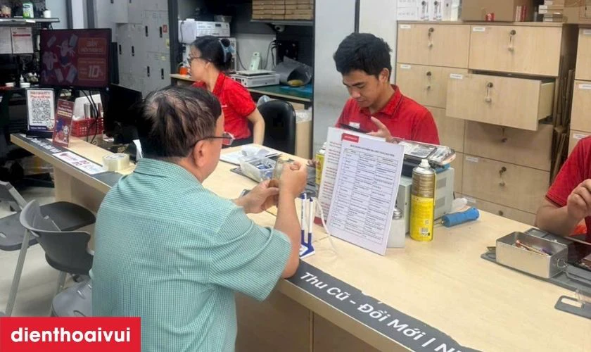 Quy tr&igrave;nh thay c&aacute;p volume iPhone 15 ch&iacute;nh h&atilde;ng GENA tại Điện Thoại Vui