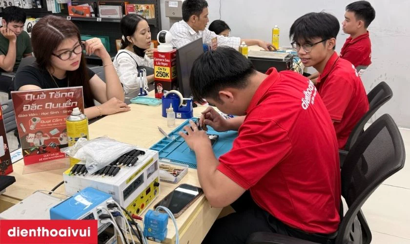 Quy trình thay cáp volume iPhone 16 Pro Max chính hãng GENA tại Điện Thoại Vui