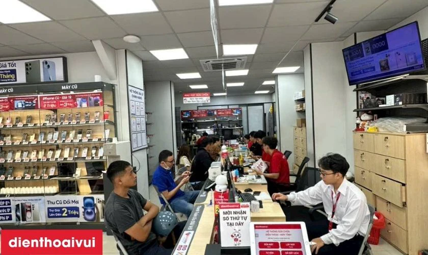 Quá trình thay cáp được thực hiện chuyên nghiệp dưới hệ thống giám sát