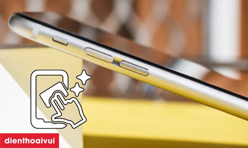 Sử dụng phụ kiện chính hãng, tránh sạc kém chất lượng