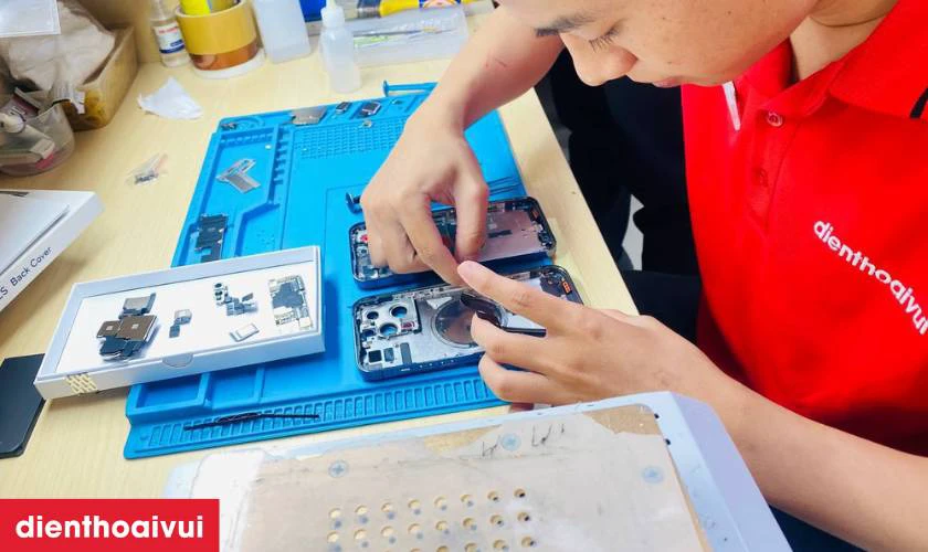 Quy tr&igrave;nh thay c&aacute;p volume iPhone 8 ch&iacute;nh h&atilde;ng GENA tại Điện Thoại Vui