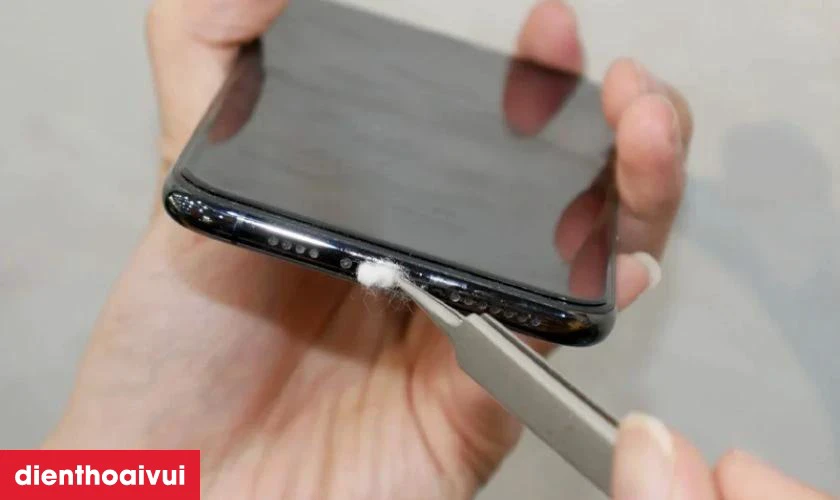 Khi nào bạn cần thay chân sạc iPhone 12 Pro Max chính hãng GENA
