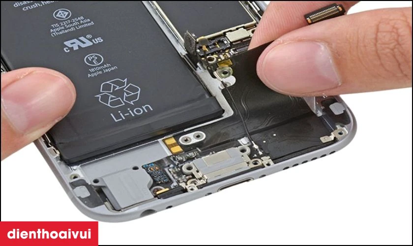 Thay ch&acirc;n sạc iPhone 13 ch&iacute;nh h&atilde;ng GENA l&agrave; g&igrave;