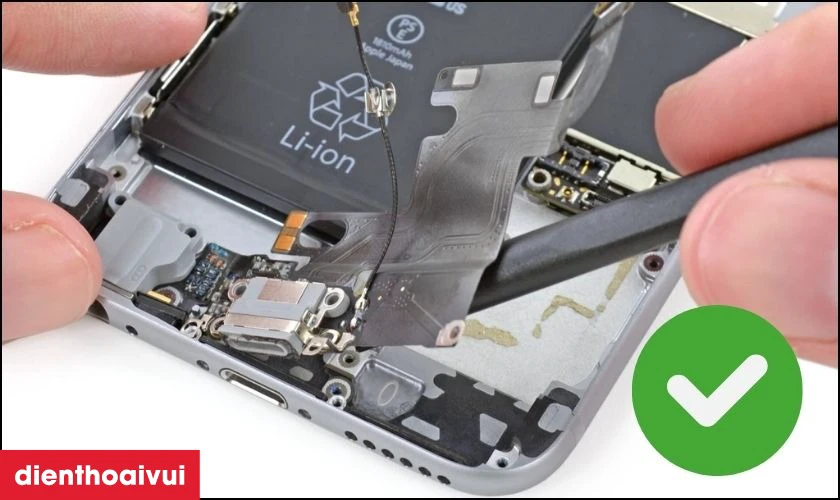 C&oacute; n&ecirc;n thay ch&acirc;n sạc iPhone 13 ch&iacute;nh h&atilde;ng GENA kh&ocirc;ng